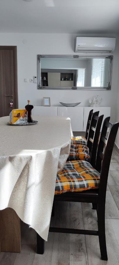 Apartman Leona Kastela Bagian luar foto