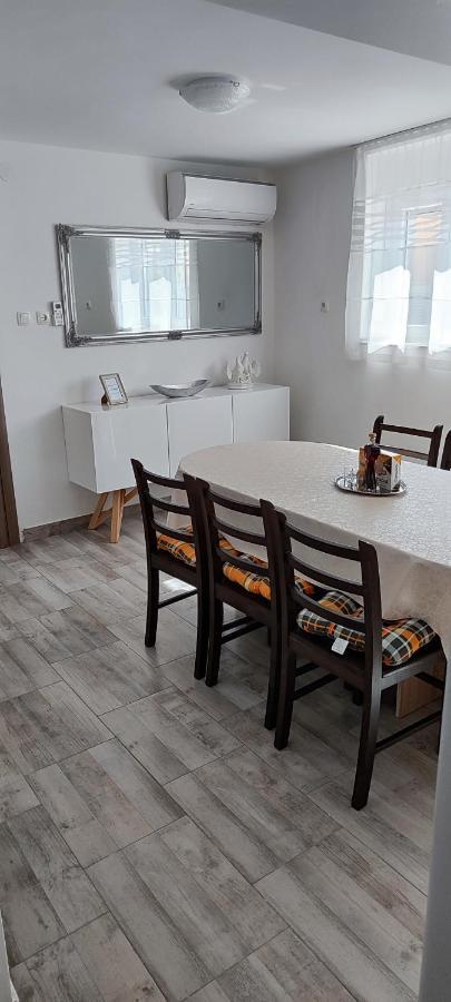Apartman Leona Kastela Bagian luar foto