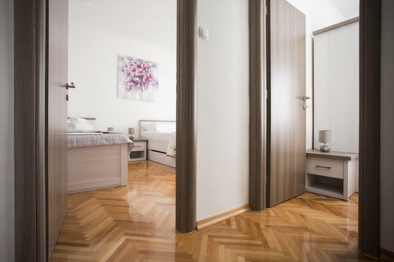 Apartman Leona Kastela Bagian luar foto