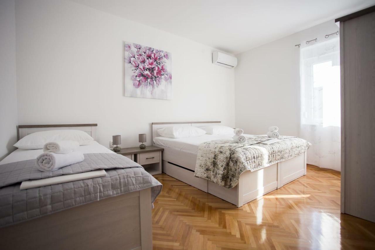Apartman Leona Kastela Bagian luar foto